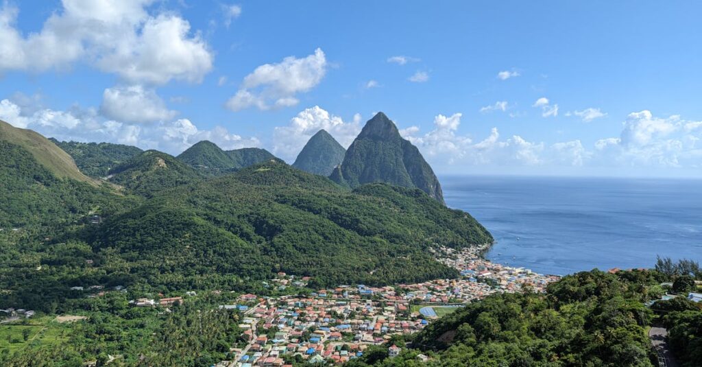 découvrez la beauté fascinante de la soufrière, un volcan majestueux offrant des paysages époustouflants et des sentiers de randonnée captivants. plongez dans l'histoire géologique et la biodiversité unique de cette région, tout en profitant d'activités de détente et d'aventure au cœur de la nature.