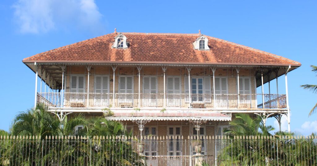 découvrez la beauté naturelle de la guadeloupe, une destination paradisiaque aux plages de sable blanc, aux eaux turquoise cristallines et à une culture riche. explorez ses paysages variés, sa flore luxuriante et savourez une cuisine créole authentique.